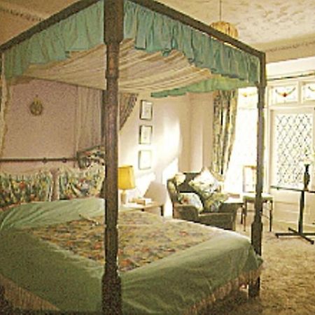 The Tudor Court Hotel Solihull Room photo